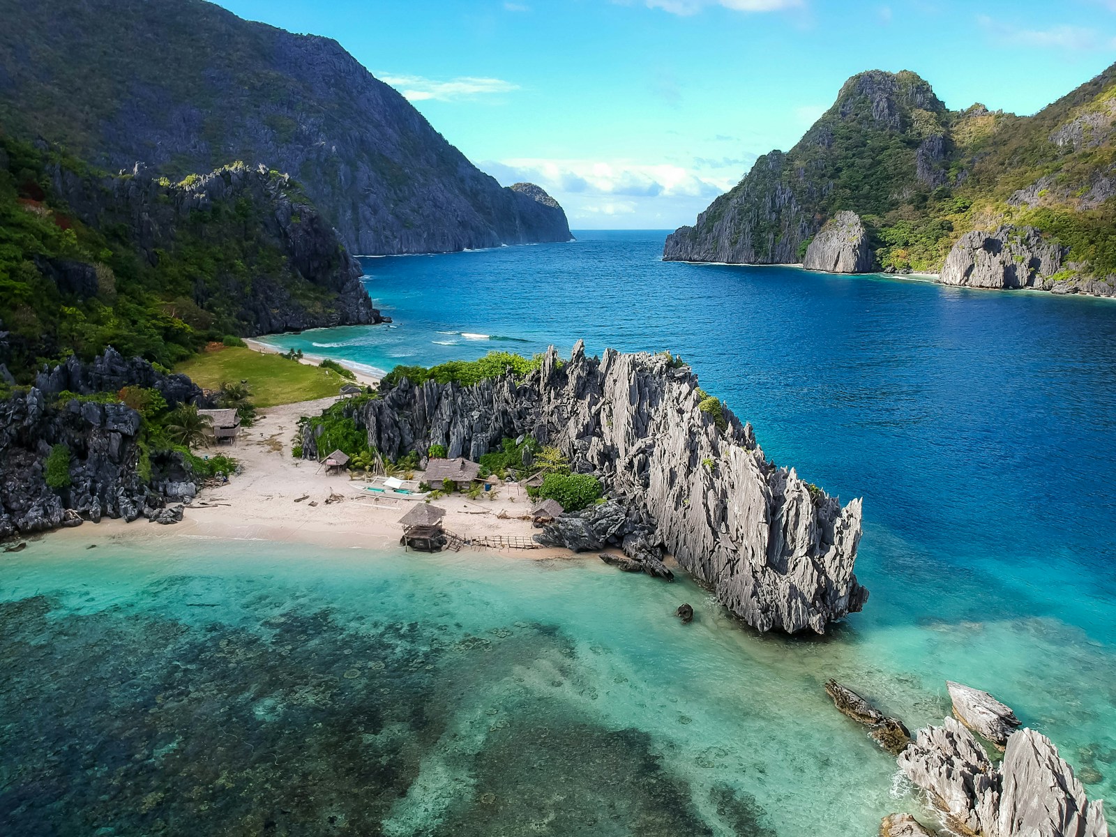 Inselwelt von El Nido – Reisezielmotiv zum Flughafen