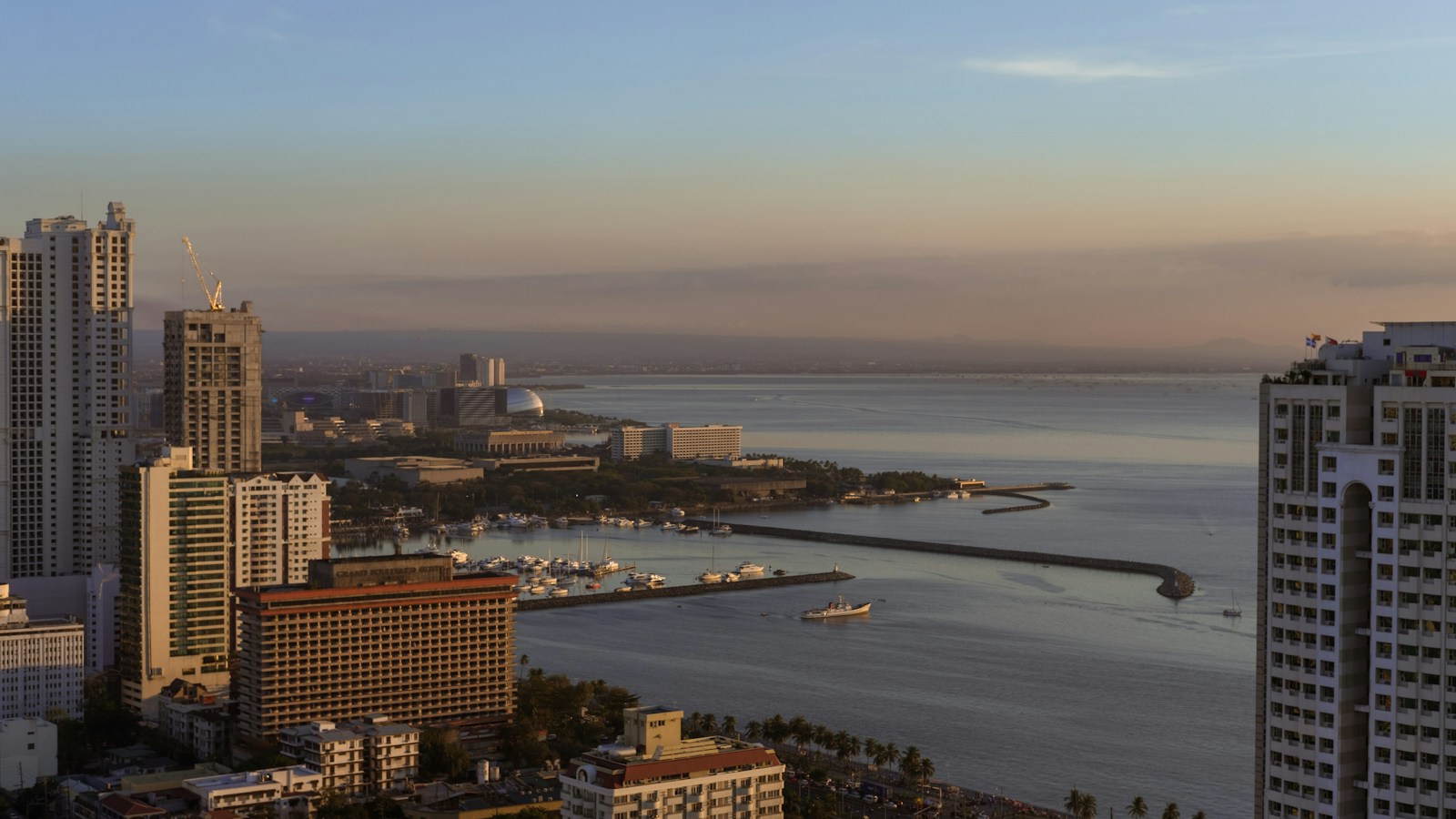 Manila Bay – Reisezielmotiv zum Flughafen