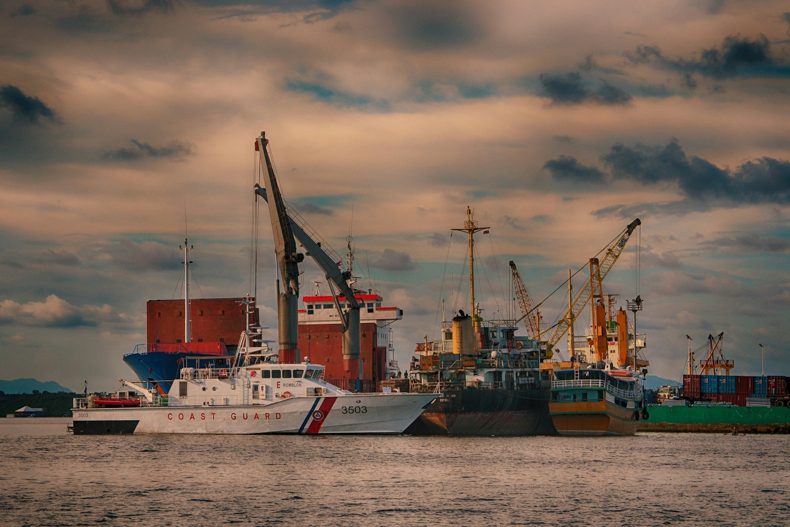 Hafen von Puerto Princesa – Reisezielmotiv zum Flughafen