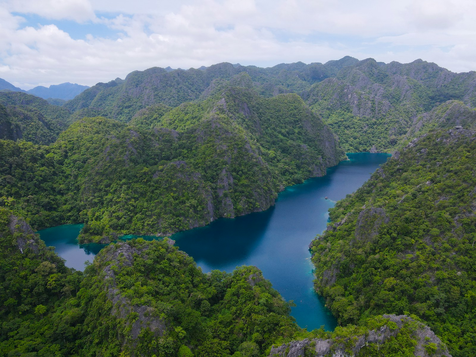 Lagunenlandschaft bei Coron – Reisezielmotiv zum Flughafen